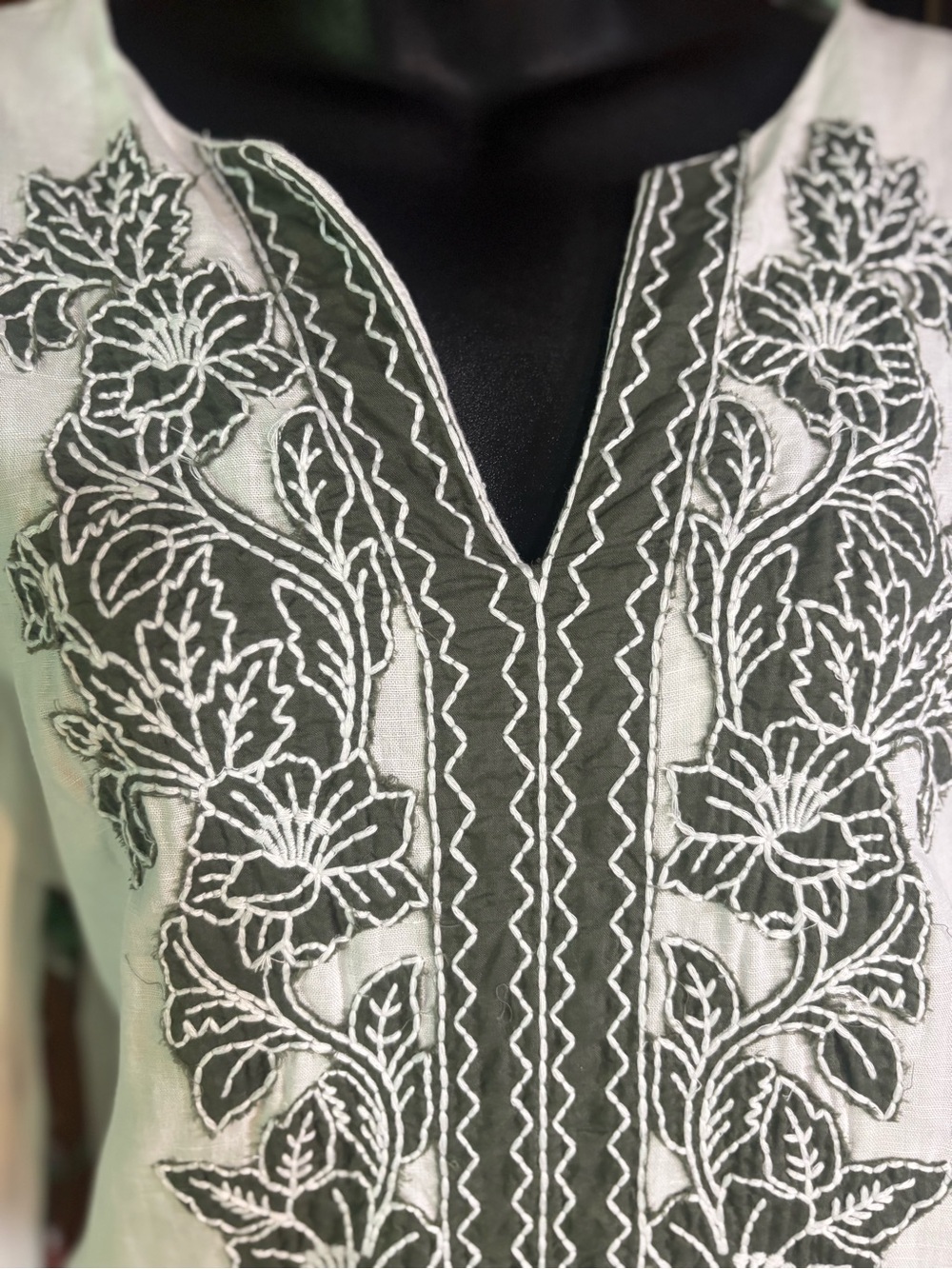 Chico's White V-Neck Black Embroidered Tunic 8/10 - Picture 5 of 10